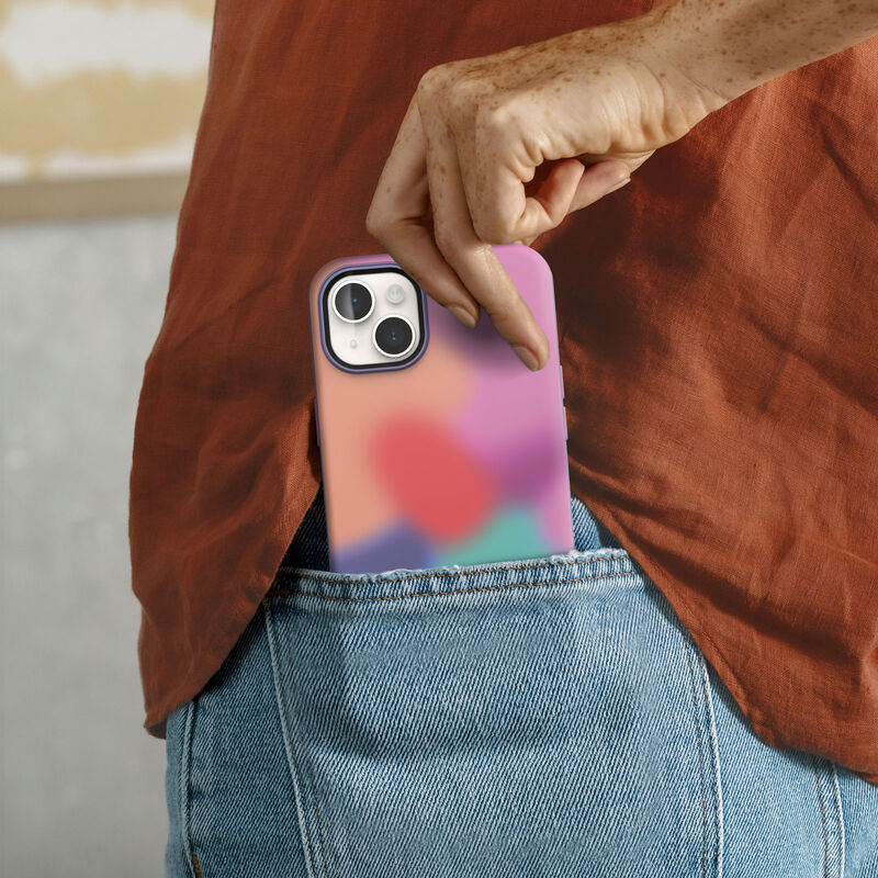 product image 3 - iPhone 14 Plus Funda Symmetry Series para MagSafe
